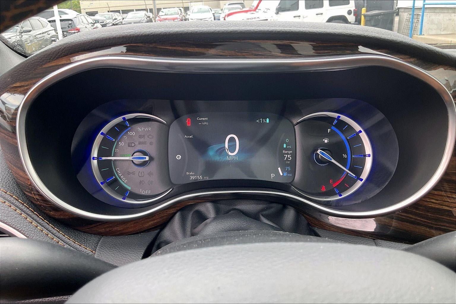 Used 2023 Chrysler Pacifica Pinnacle FWD image 21