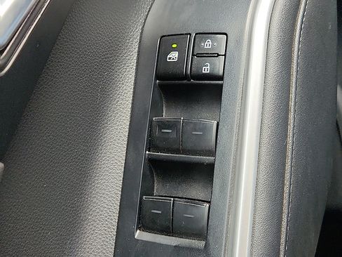 Used 2023 Toyota Highlander XSE FWD image 17