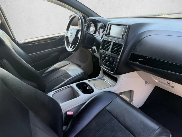 Used 2019 Dodge Grand Caravan SXT FWD image 24