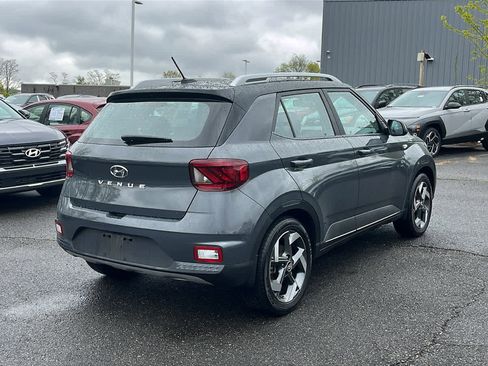 Used 2023 Hyundai Venue Limited FWD image 4