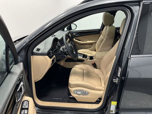 Certified 2026 Porsche Macan AWD/4WD image 17