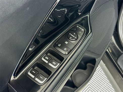 Used 2019 Kia Niro EX w/ Cold Weather Package 2.0 image 17