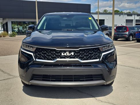 Certified 2023 Kia Sorento LX FWD image 3