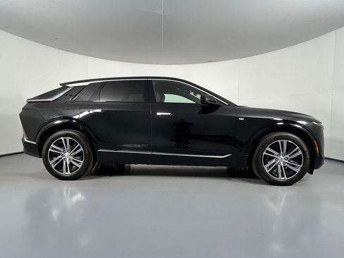 Used 2024 Cadillac Lyriq Luxury AWD/4WD image 8