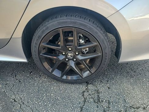 Used 2025 Honda Civic Sport image 9