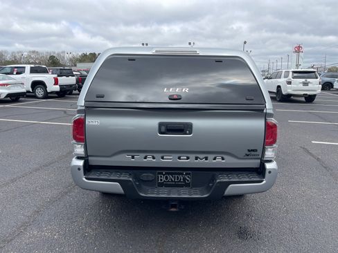 Used 2022 Toyota Tacoma TRD Off-Road w/ Technology Package image 15