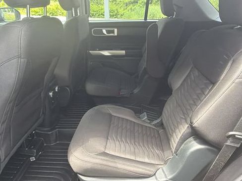 Used 2021 Ford Explorer XLT AWD/4WD image 14