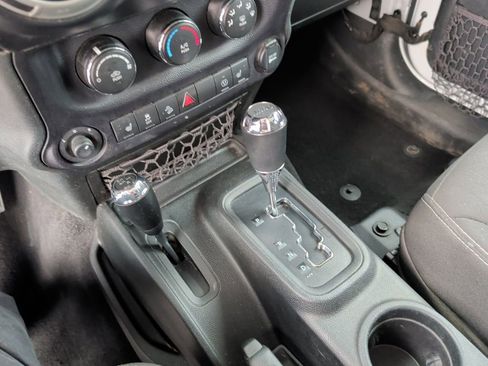 Used 2017 Jeep Wrangler Unlimited Sahara AWD/4WD image 17