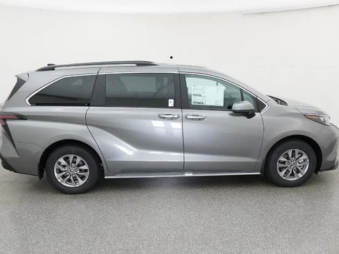 New 2026 Toyota Sienna XLE image 25