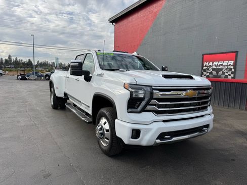 Used 2024 Chevrolet Silverado 3500 High Country w/ Technology Package image 8