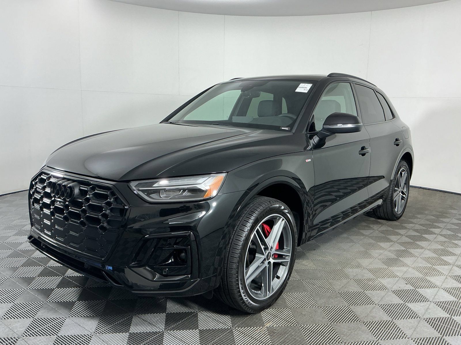 Used 2025 Audi Q5 e Premium Plus w/ Premium Plus Package AWD/4WD image 3