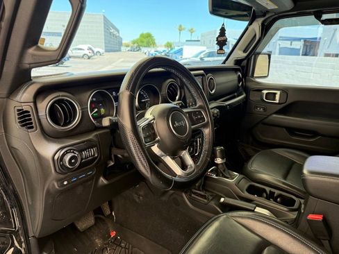 Used 2022 Jeep Wrangler Unlimited Rubicon 4xe w/ Cold Weather Group AWD/4WD image 12
