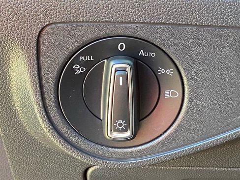 Used 2021 Volkswagen Atlas Cross Sport SE w/ Panoramic Sunroof Package image 12