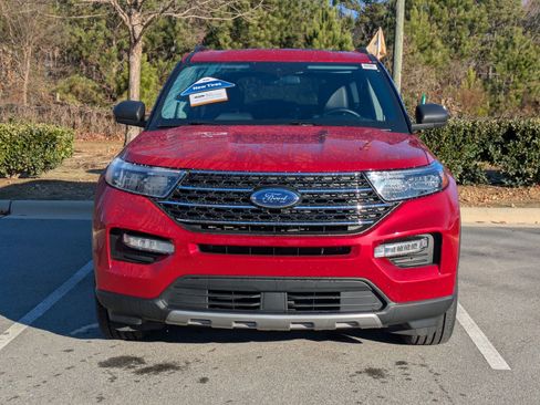 Certified 2022 Ford Explorer XLT w/ Equipment Group 202A image 9