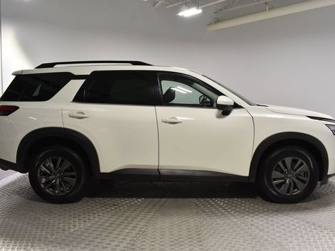 Used 2023 Nissan Pathfinder SV image 6