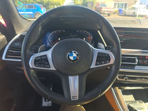 Used 2022 BMW X5 xDrive40i w/ M Sport Package image 2