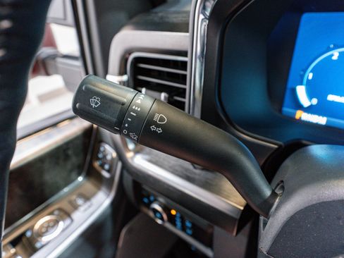 Used 2024 Ford F250 Lariat w/ Black Appearance Package image 33