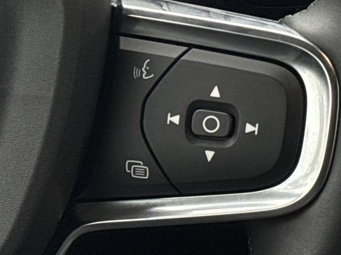 Used 2023 Volvo XC40 Recharge Core image 19