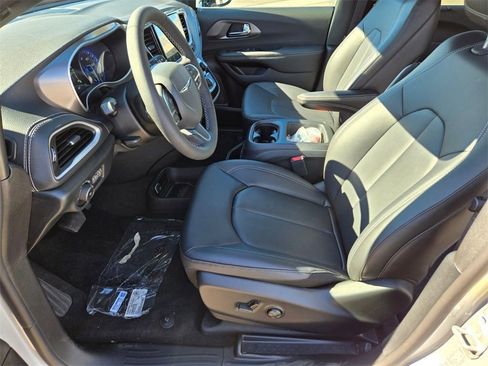 New 2026 Chrysler Pacifica Select AWD/4WD image 6