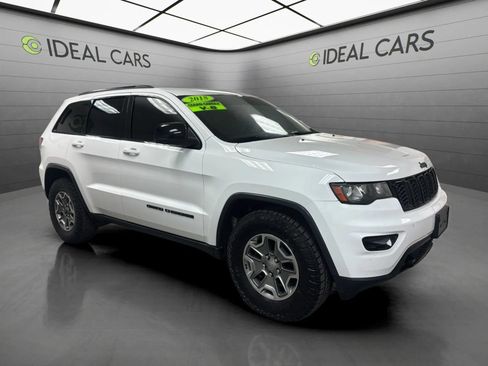 Used 2018 Jeep Grand Cherokee Laredo AWD/4WD image 3