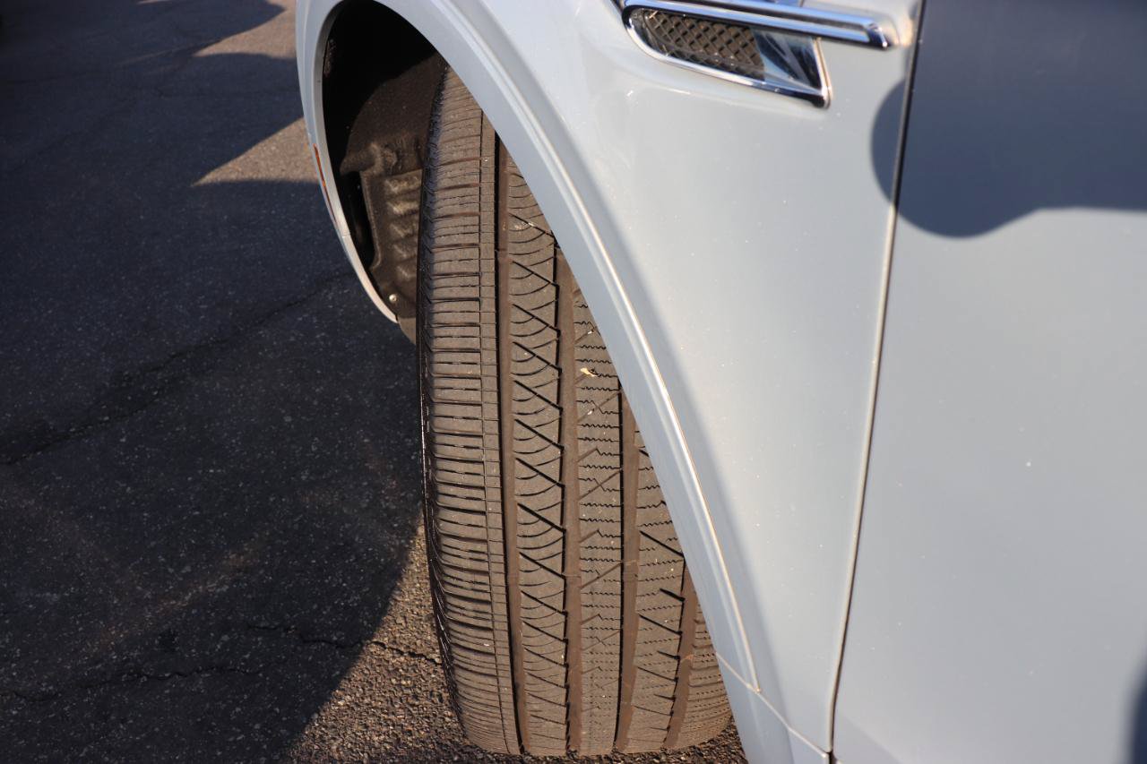 Used 2018 Bentley Bentayga AWD/4WD image 76