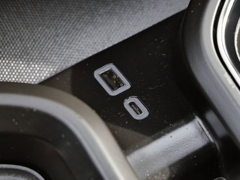 Used 2025 GMC Sierra 2500 AT4 image 48