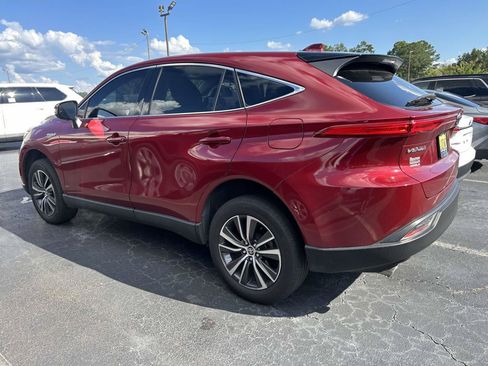 Used 2021 Toyota Venza LE AWD/4WD image 2