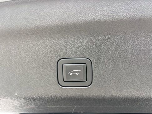 Used 2025 GMC Yukon Denali AWD/4WD image 9