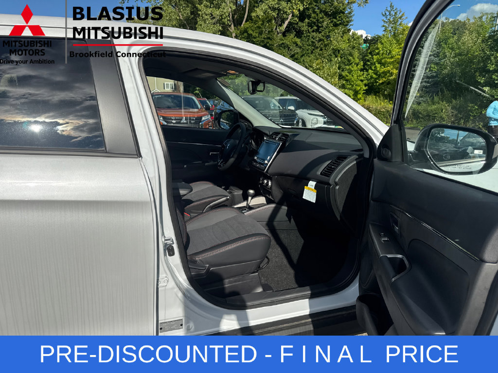 Used 2025 Mitsubishi Outlander Sport SE AWD/4WD image 31