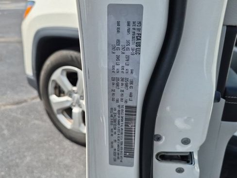 Used 2019 Jeep Compass Latitude FWD image 15