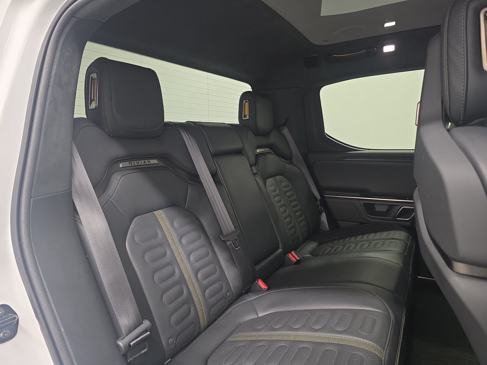 Used 2024 Rivian R1T Adventure Dual AWD/4WD image 22