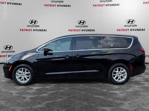Used 2025 Chrysler Pacifica Select FWD image 6