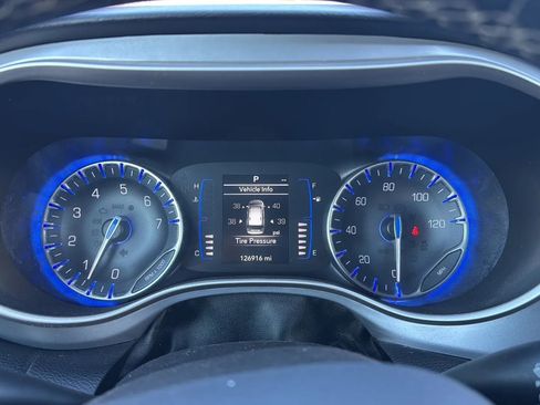 Used 2020 Chrysler Pacifica Touring w/ S Appearance Package image 3