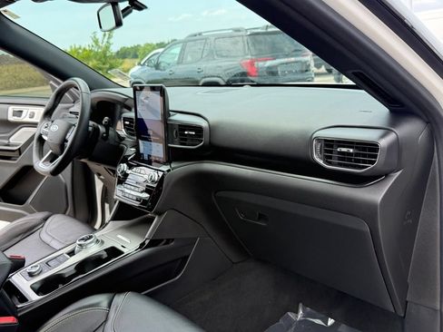 Used 2022 Ford Explorer ST w/ Equipment Group 401A AWD/4WD image 18