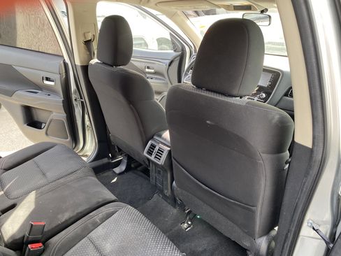 Used 2020 Mitsubishi Outlander ES image 21