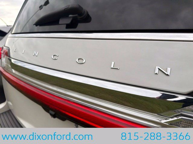 Used 2019 Lincoln Navigator Reserve AWD/4WD image 11