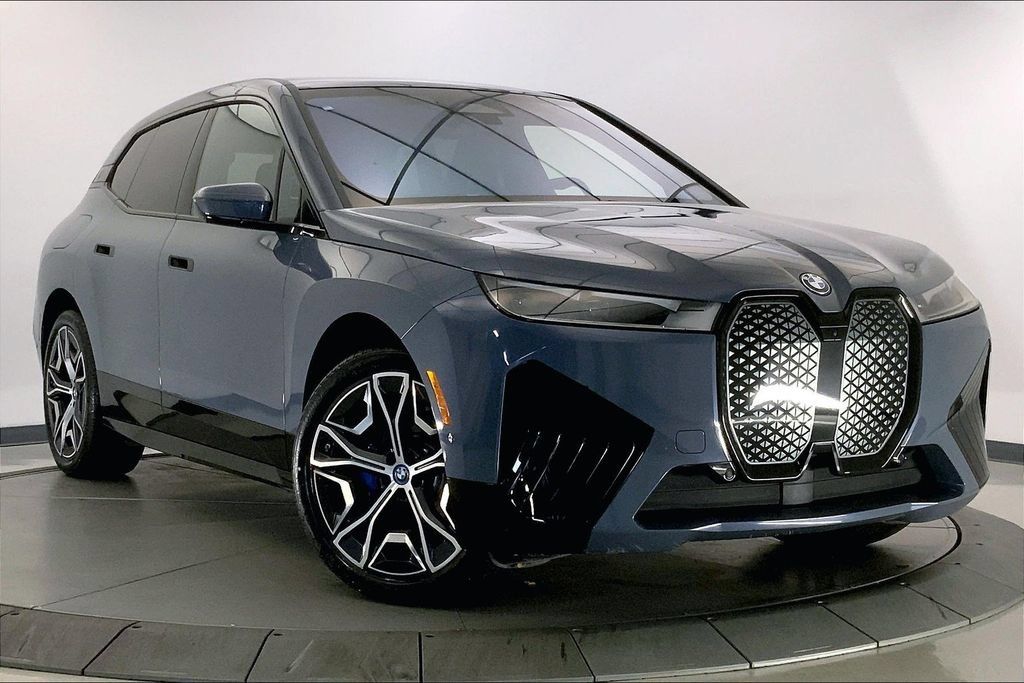 Certified 2024 BMW iX xDrive50 w/ Premium Package AWD/4WD image 32