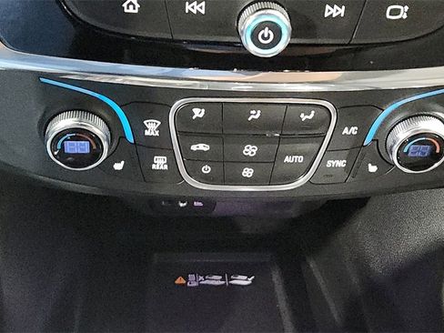 Used 2023 Chevrolet Traverse LT image 23