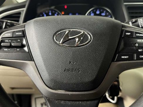 Used 2017 Hyundai Elantra SE FWD image 15