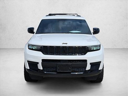 Used 2023 Jeep Grand Cherokee L Laredo RWD image 2