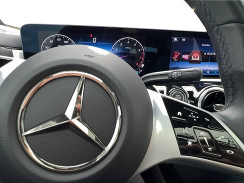 Used 2025 Mercedes-Benz CLA 250 image 41