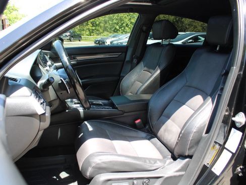 Used 2019 Honda Accord Sport image 25