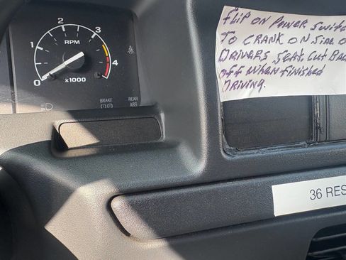 Used 1992 Ford F450 2WD Regular Cab Super Duty image 13