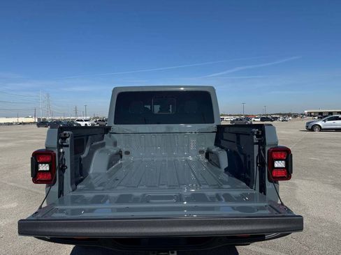 New 2025 Jeep Gladiator Rubicon image 26