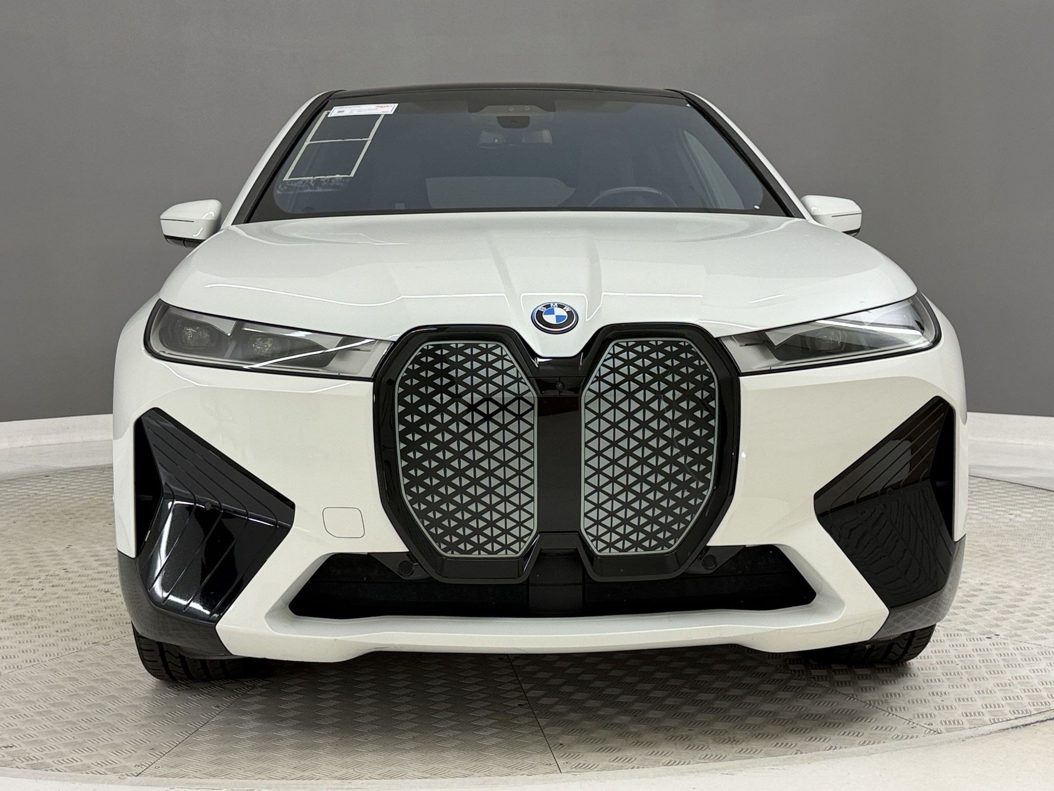 Used 2024 BMW iX xDrive50 w/ Sport Package AWD/4WD image 6
