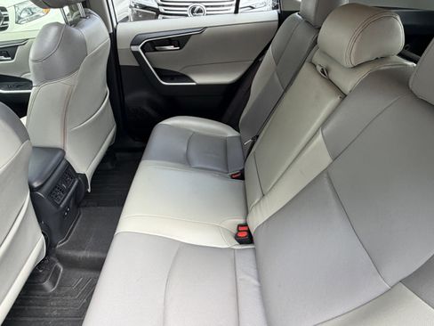 Used 2019 Toyota RAV4 XLE w/ Convenience Package FWD image 31
