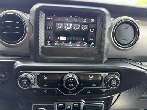 Used 2018 Jeep Wrangler Unlimited Sport S AWD/4WD image 18