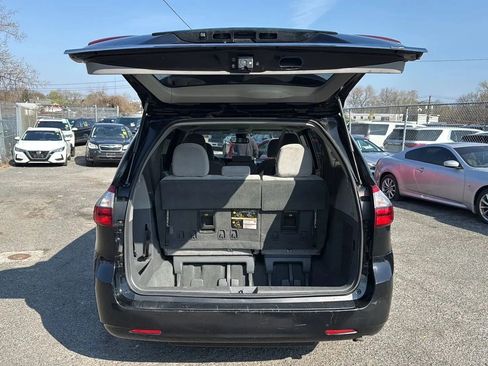 Used 2020 Toyota Sienna LE FWD image 27