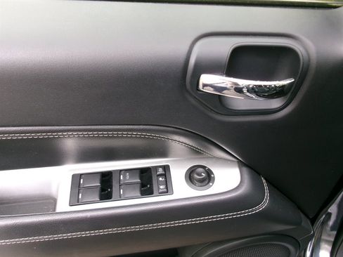 Used 2014 Jeep Compass Latitude w/ Sun/Sound Group image 11