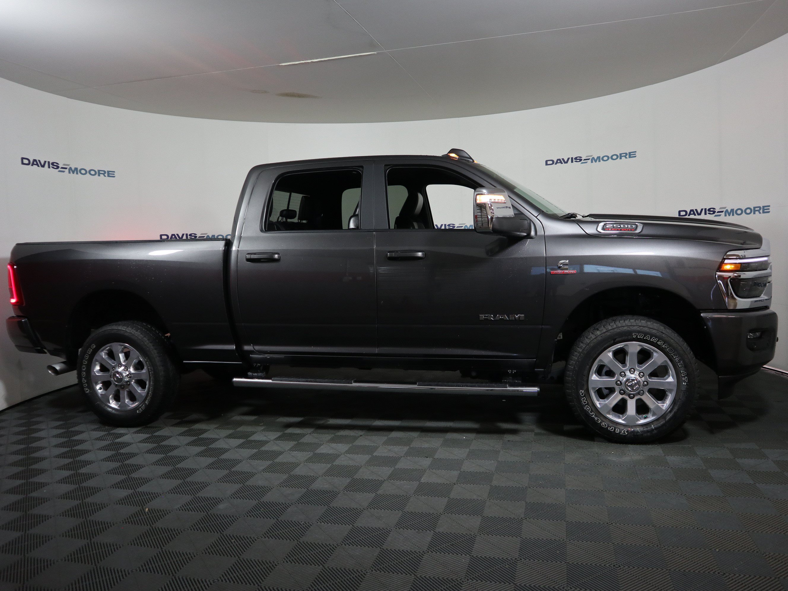 Used 2026 RAM 2500 Laramie AWD/4WD image 4